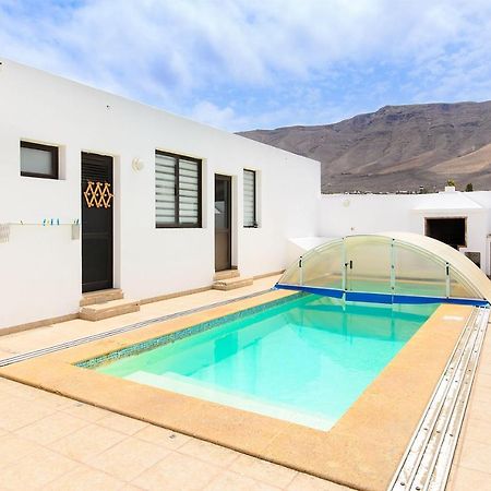 Famara Beach Apt ภายนอก รูปภาพ