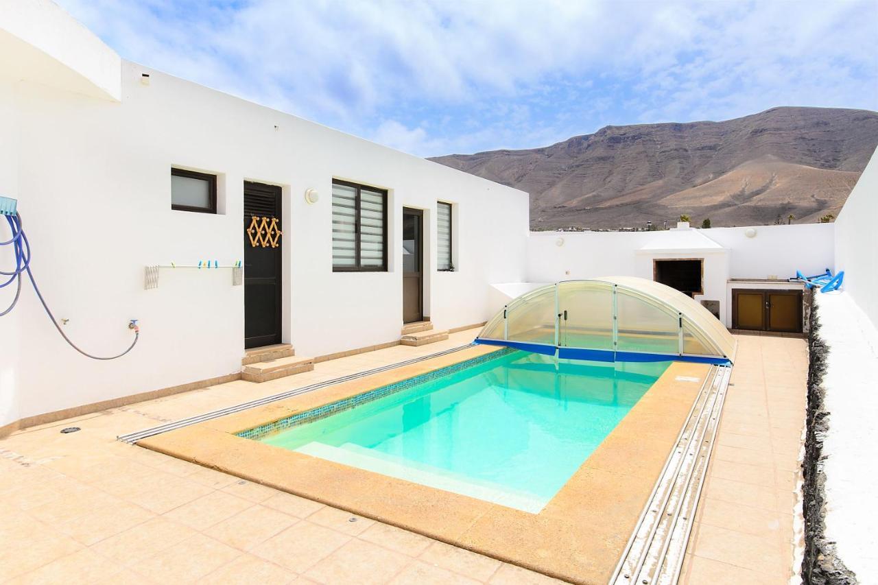 Famara Beach Apt ภายนอก รูปภาพ