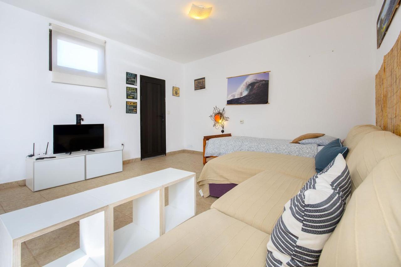 Famara Beach Apt ภายนอก รูปภาพ