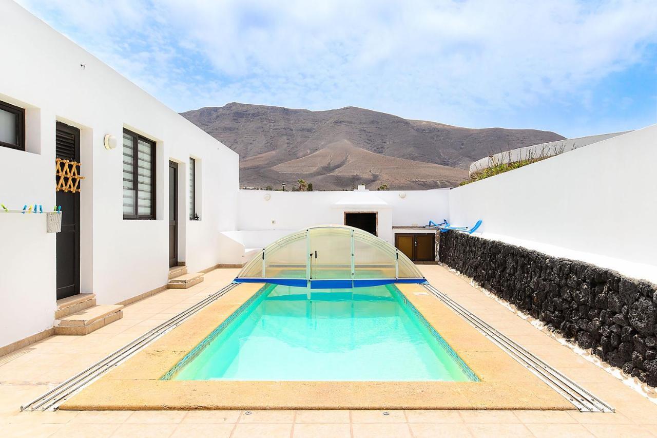 Famara Beach Apt ภายนอก รูปภาพ